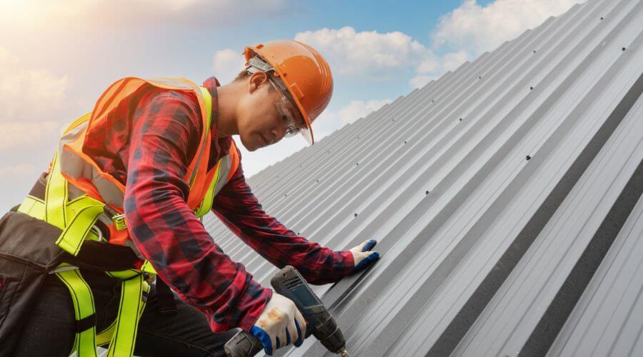 Professional gutter cleaning in Lenox, MO